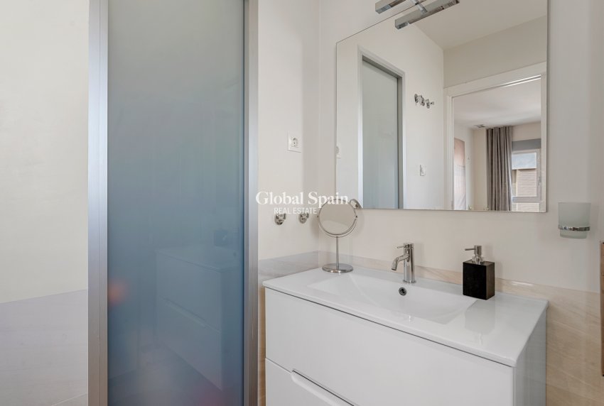 Revente - Appartement -
ORIHUELA COSTA - VILLAMARTÍN