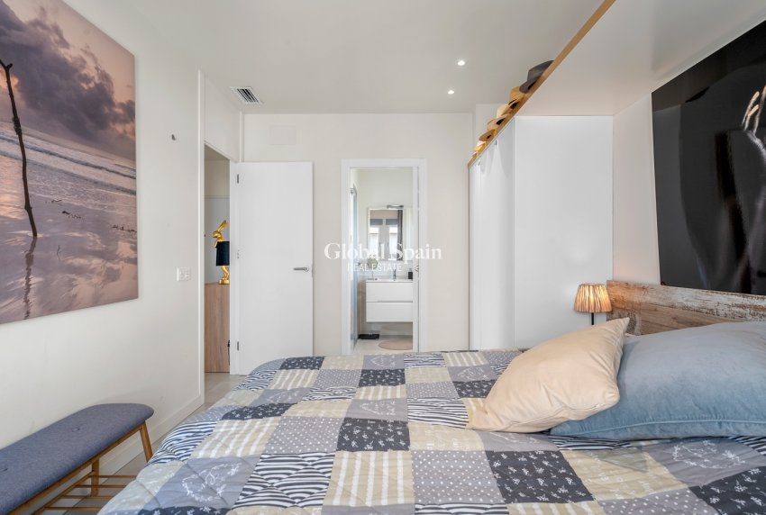 Revente - Appartement -
ORIHUELA COSTA - VILLAMARTÍN