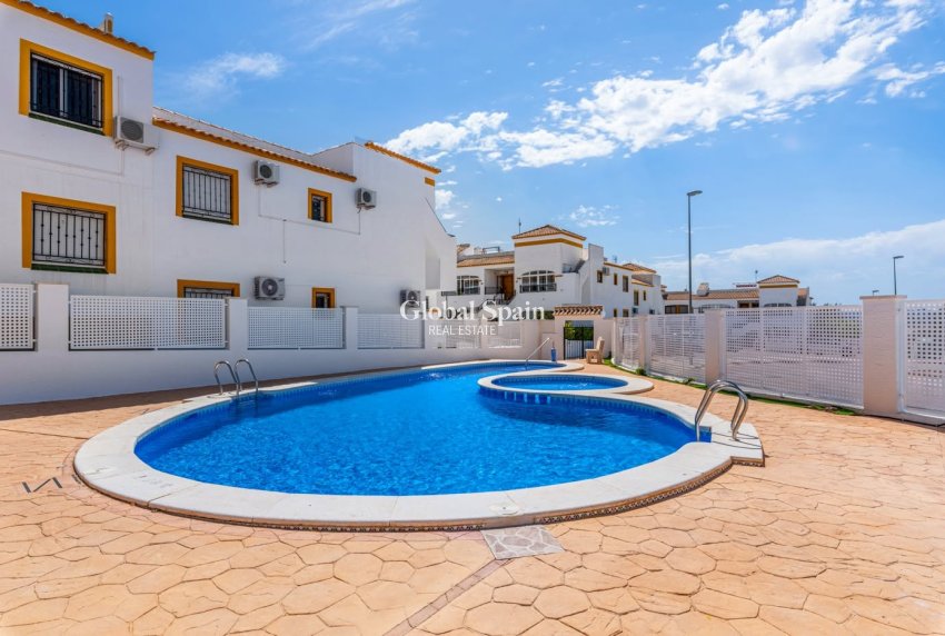 Revente - APPARTEMENT -
ORIHUELA - Entre Naranjos