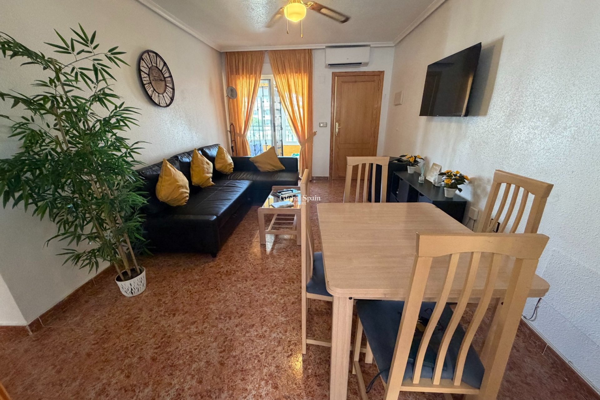 Revente - APPARTEMENT -
ORIHUELA - Entre Naranjos