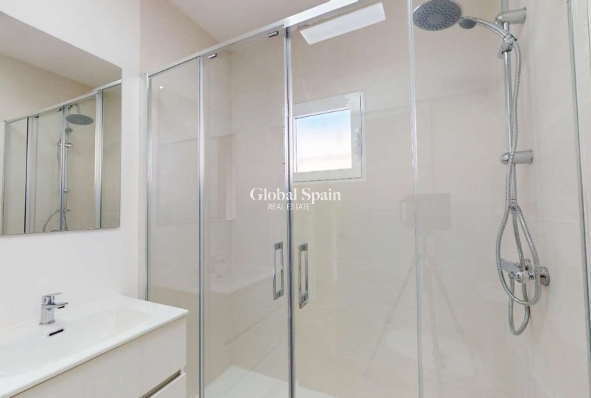 Revente - APPARTEMENT -
ORIHUELA - Inland