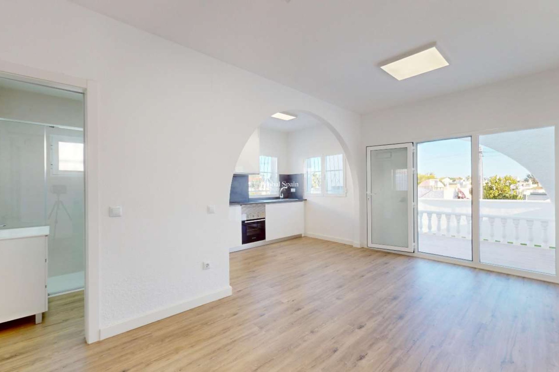 Revente - APPARTEMENT -
ORIHUELA - Inland