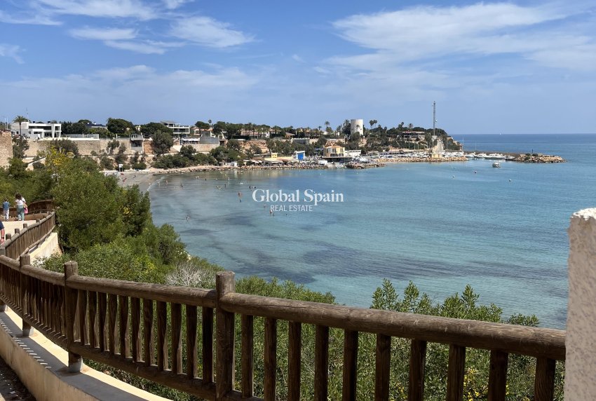 Revente - APPARTEMENT -
ORIHUELA - Inland