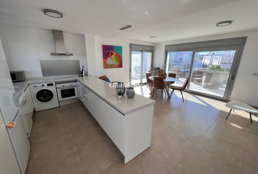 Revente - APPARTEMENT -
ORIHUELA - Inland