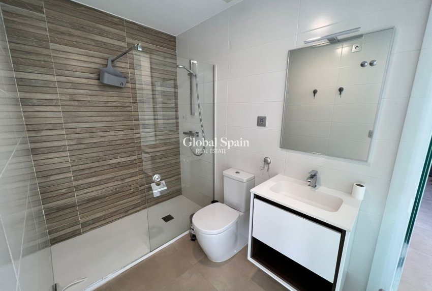 Revente - APPARTEMENT -
ORIHUELA - Inland