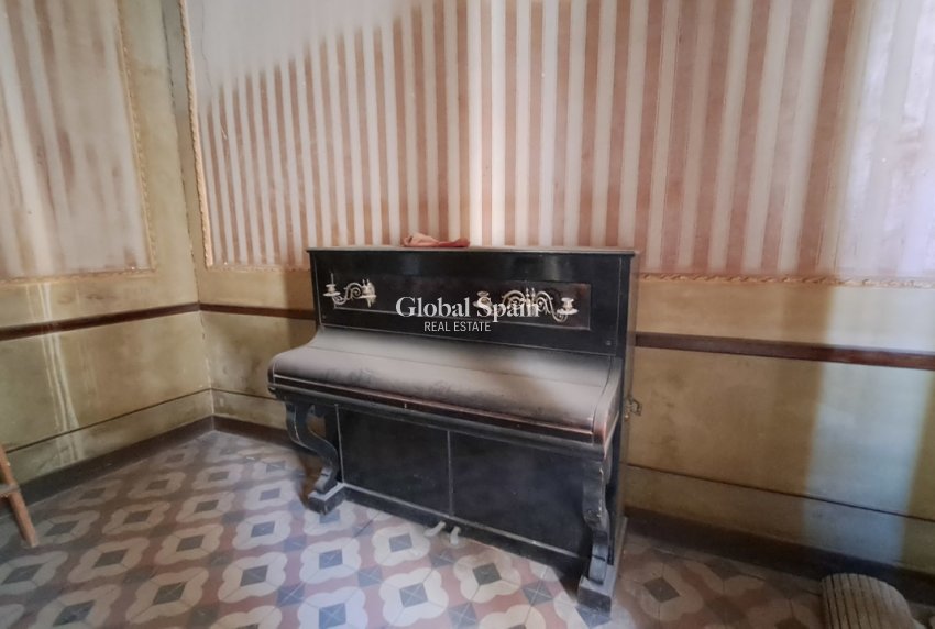 Revente - APPARTEMENT -
ORIHUELA - Inland