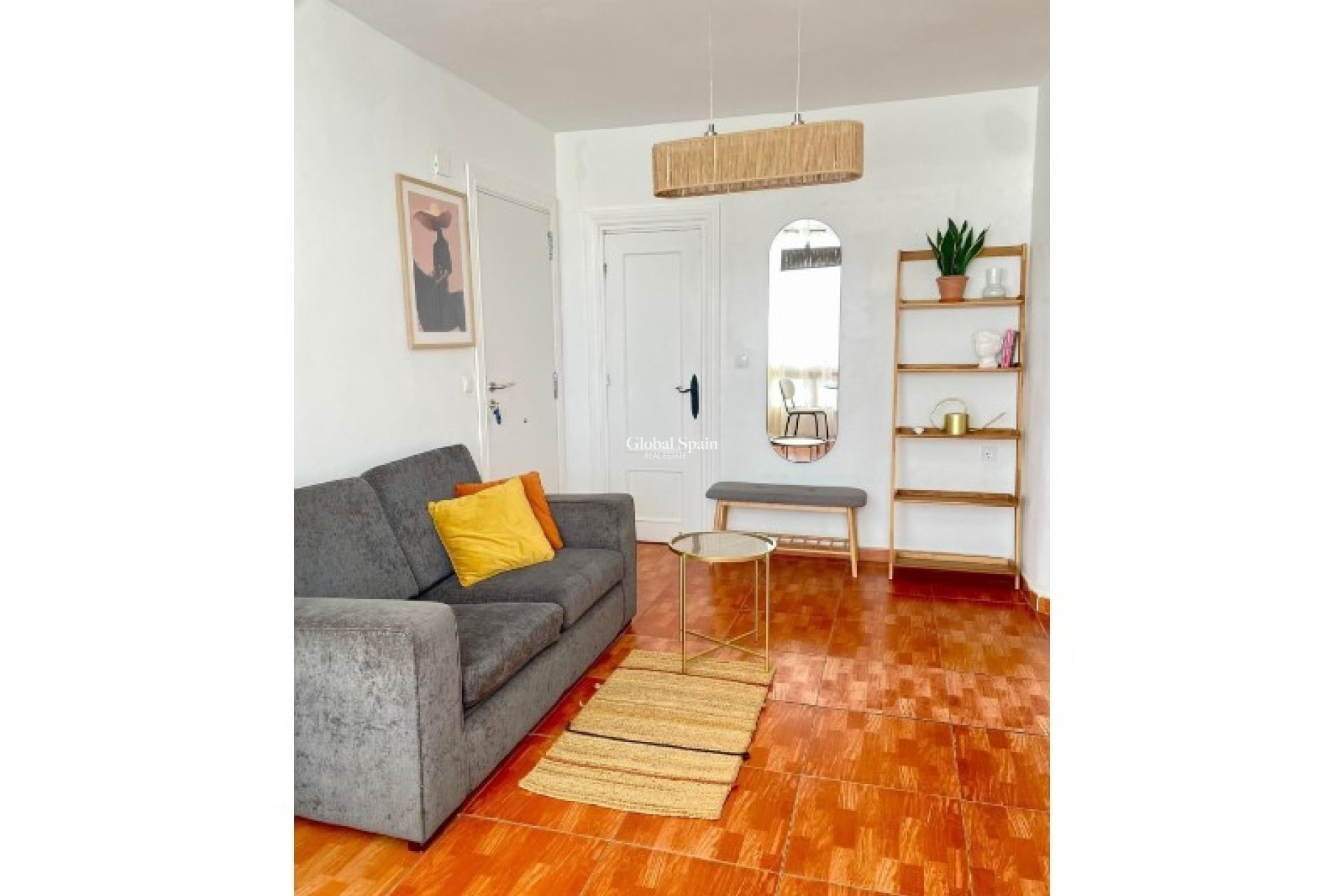 Revente - APPARTEMENT -
ORIHUELA - Inland