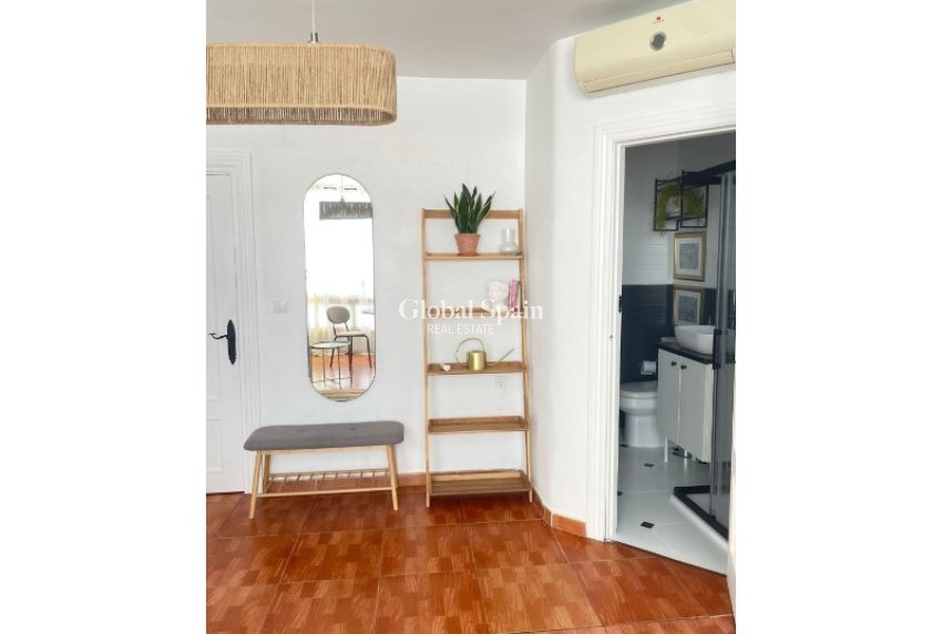 Revente - APPARTEMENT -
ORIHUELA - Inland