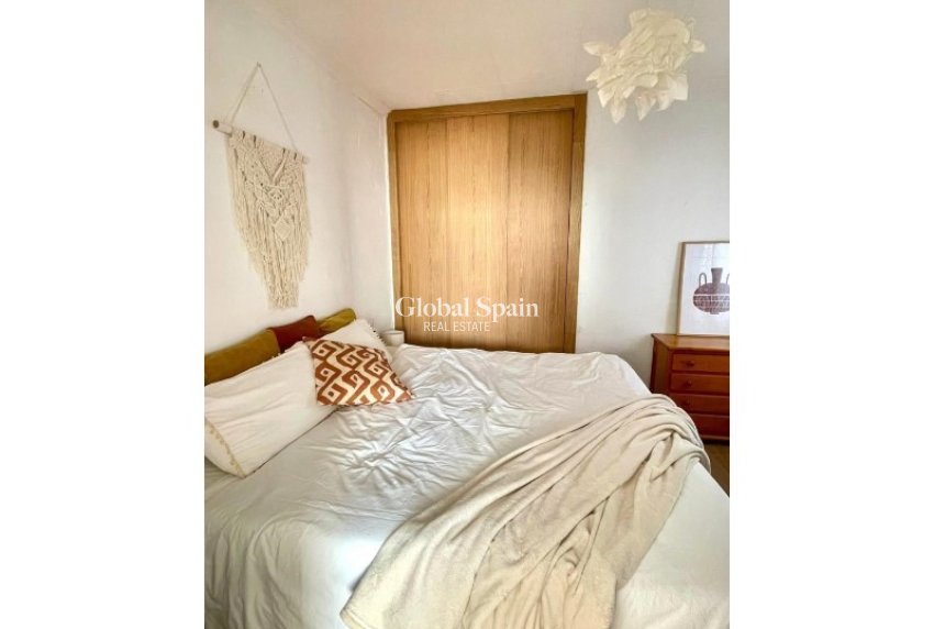 Revente - APPARTEMENT -
ORIHUELA - Inland