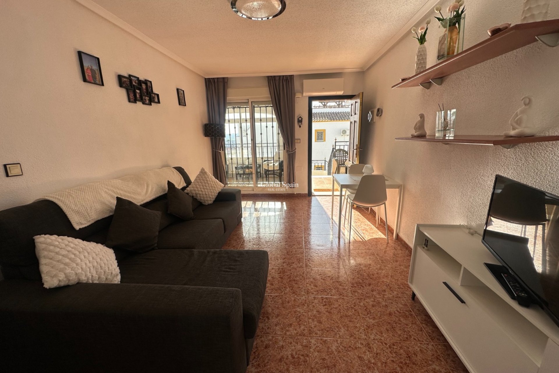 Revente - APPARTEMENT -
ORIHUELA - Inland