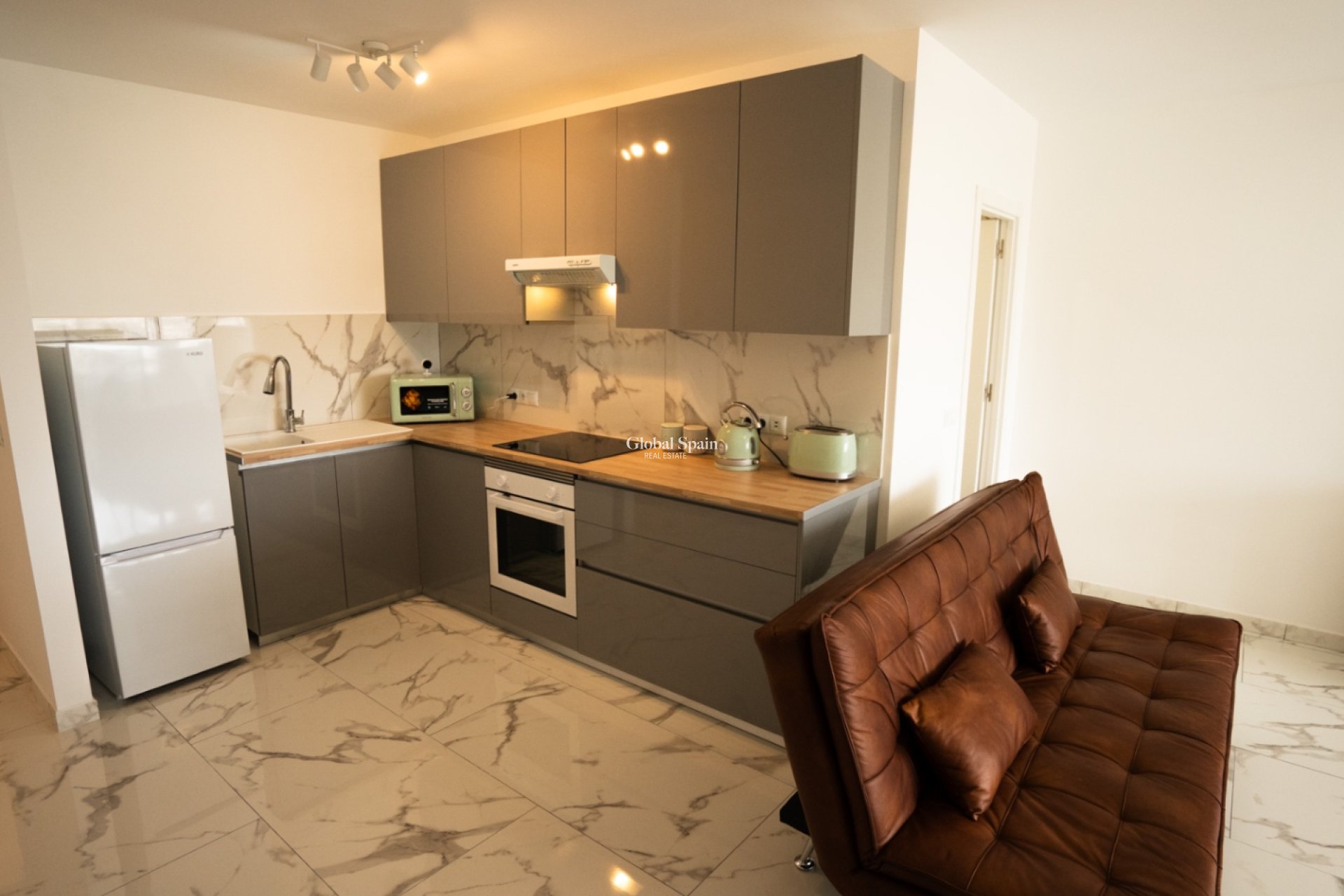 Revente - APPARTEMENT -
ORIHUELA - Inland