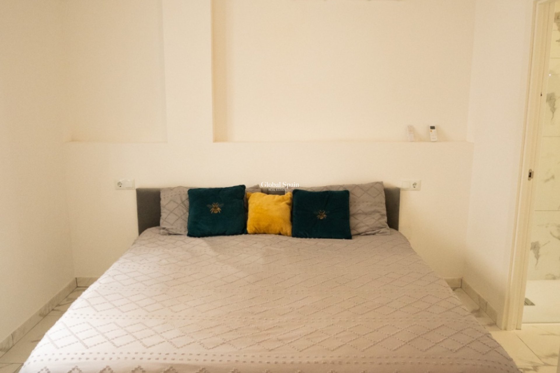 Revente - APPARTEMENT -
ORIHUELA - Inland