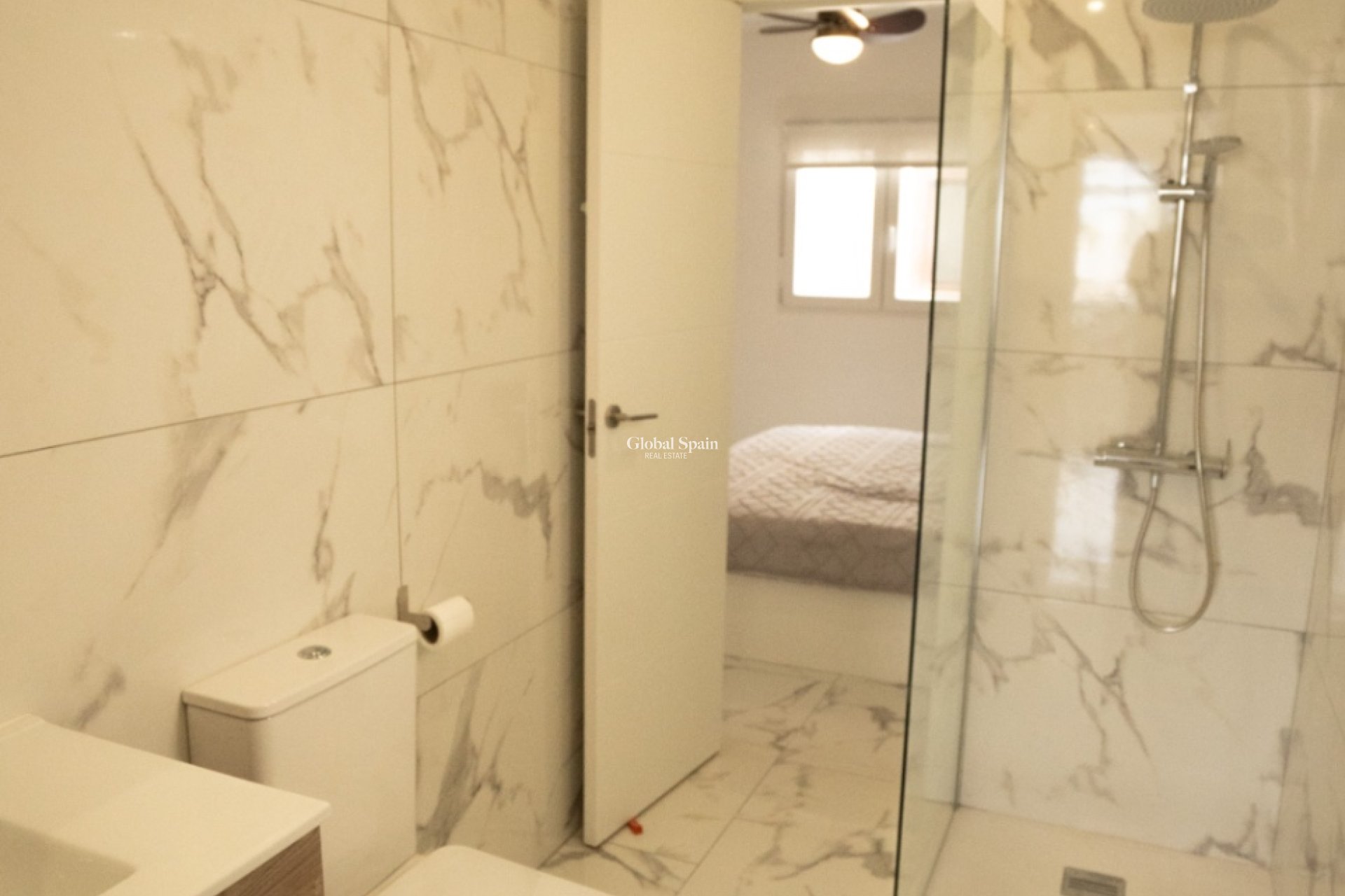 Revente - APPARTEMENT -
ORIHUELA - Inland