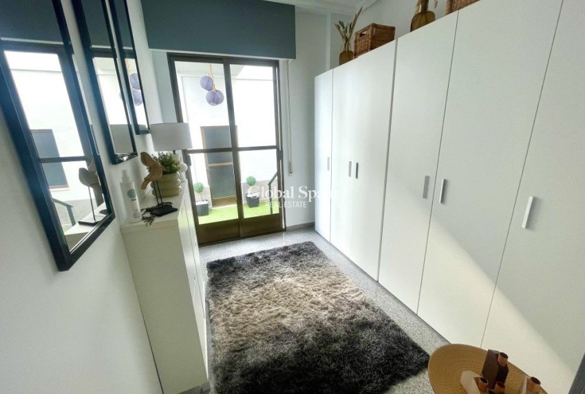 Revente - APPARTEMENT -
ORIHUELA - Inland