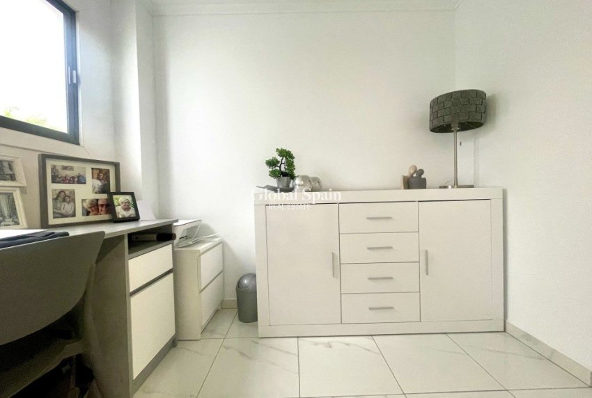 Revente - APPARTEMENT -
ORIHUELA - Inland