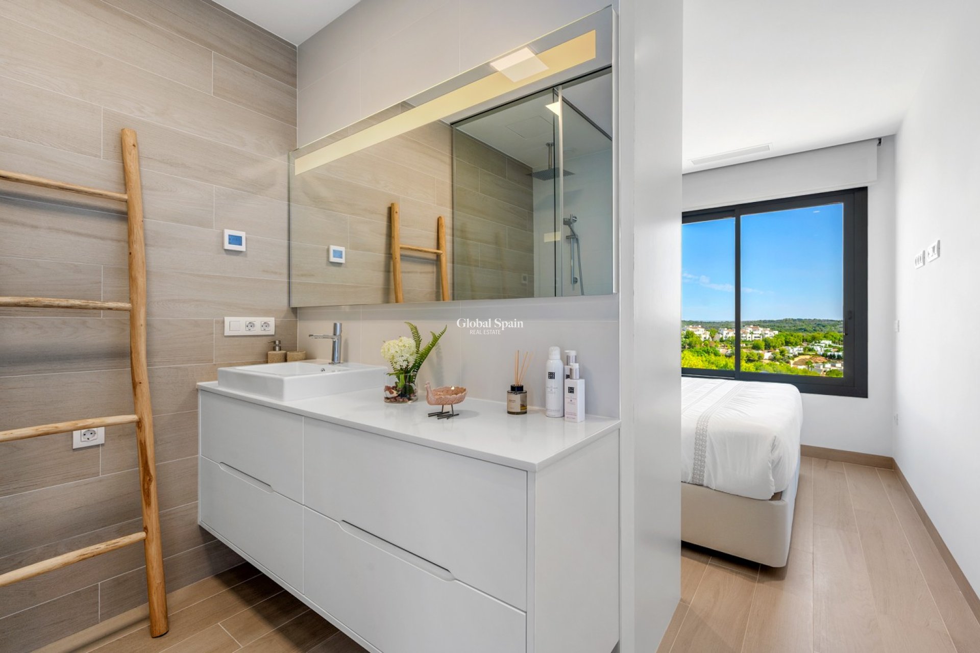 Revente - APPARTEMENT -
ORIHUELA - Inland