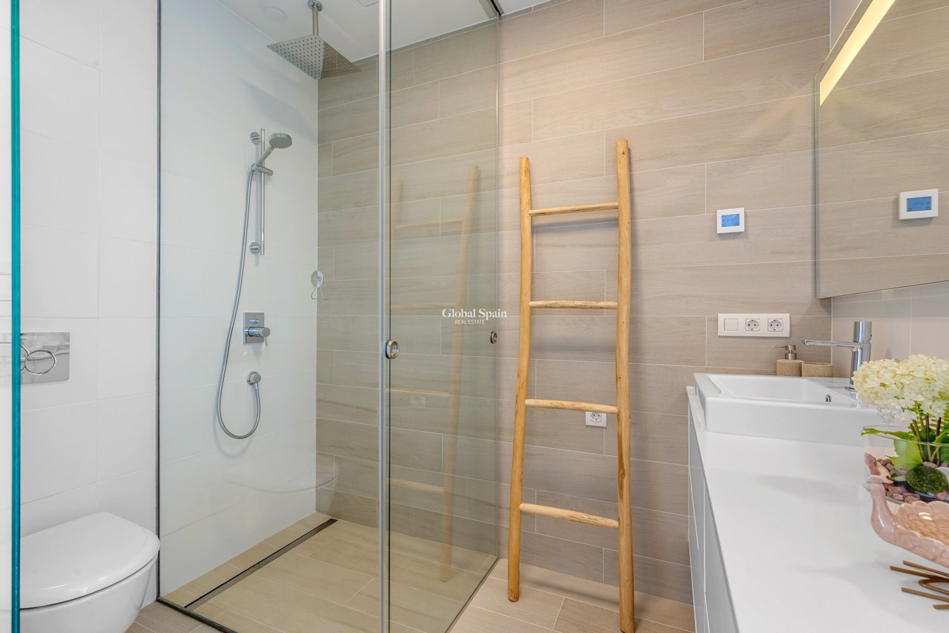 Revente - APPARTEMENT -
ORIHUELA - Inland