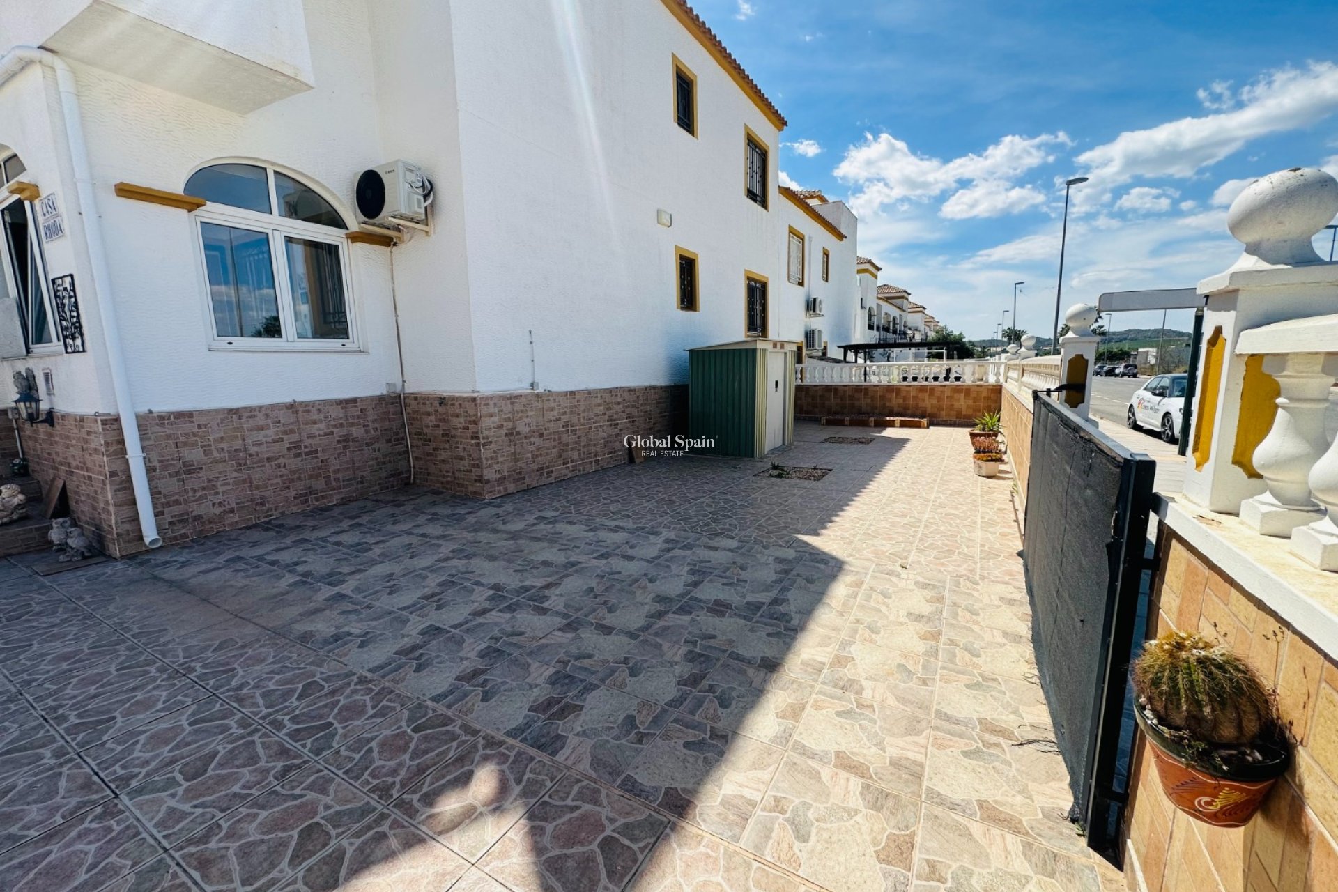 Revente - APPARTEMENT -
ORIHUELA - Inland