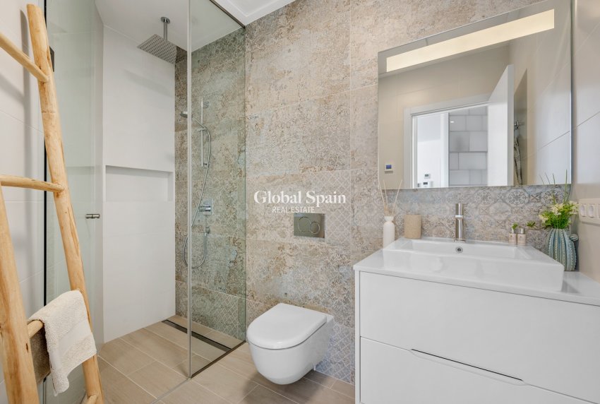 Revente - APPARTEMENT -
ORIHUELA - Inland