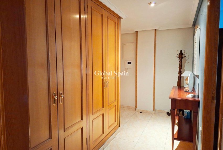 Revente - APPARTEMENT -
ORIHUELA - Inland