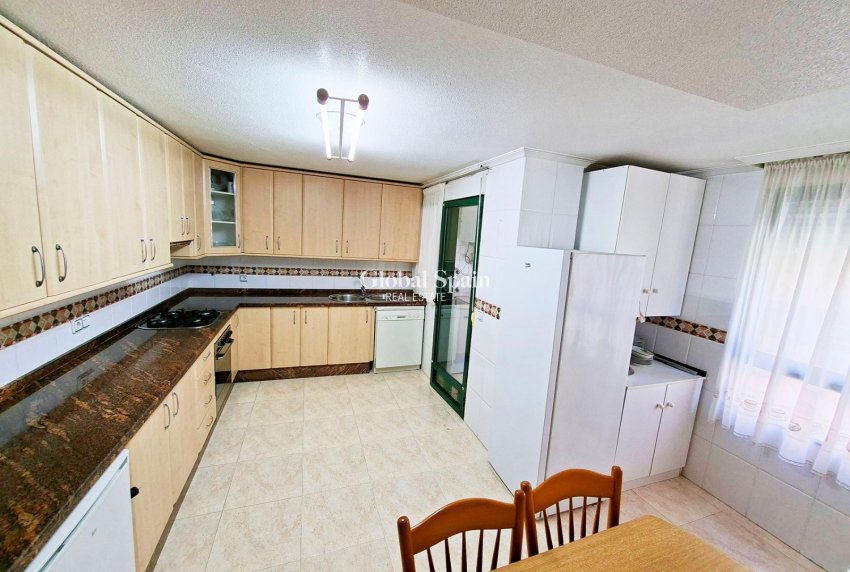 Revente - APPARTEMENT -
ORIHUELA - Inland