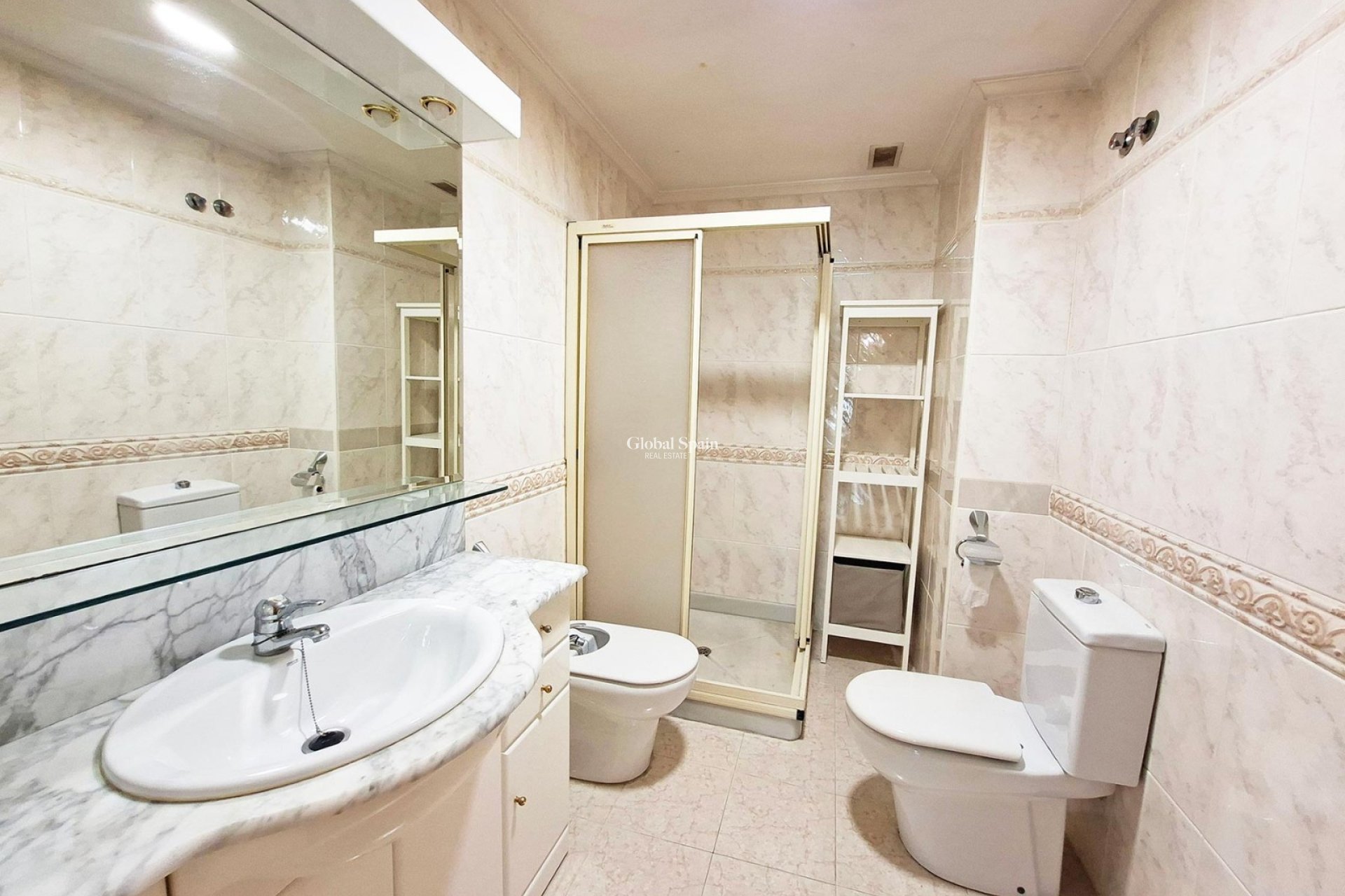 Revente - APPARTEMENT -
ORIHUELA - Inland