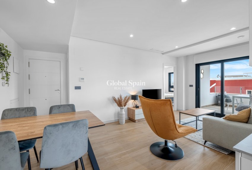 Revente - APPARTEMENT -
ORIHUELA - Inland