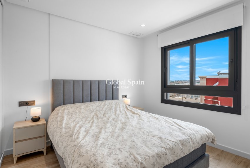 Revente - APPARTEMENT -
ORIHUELA - Inland