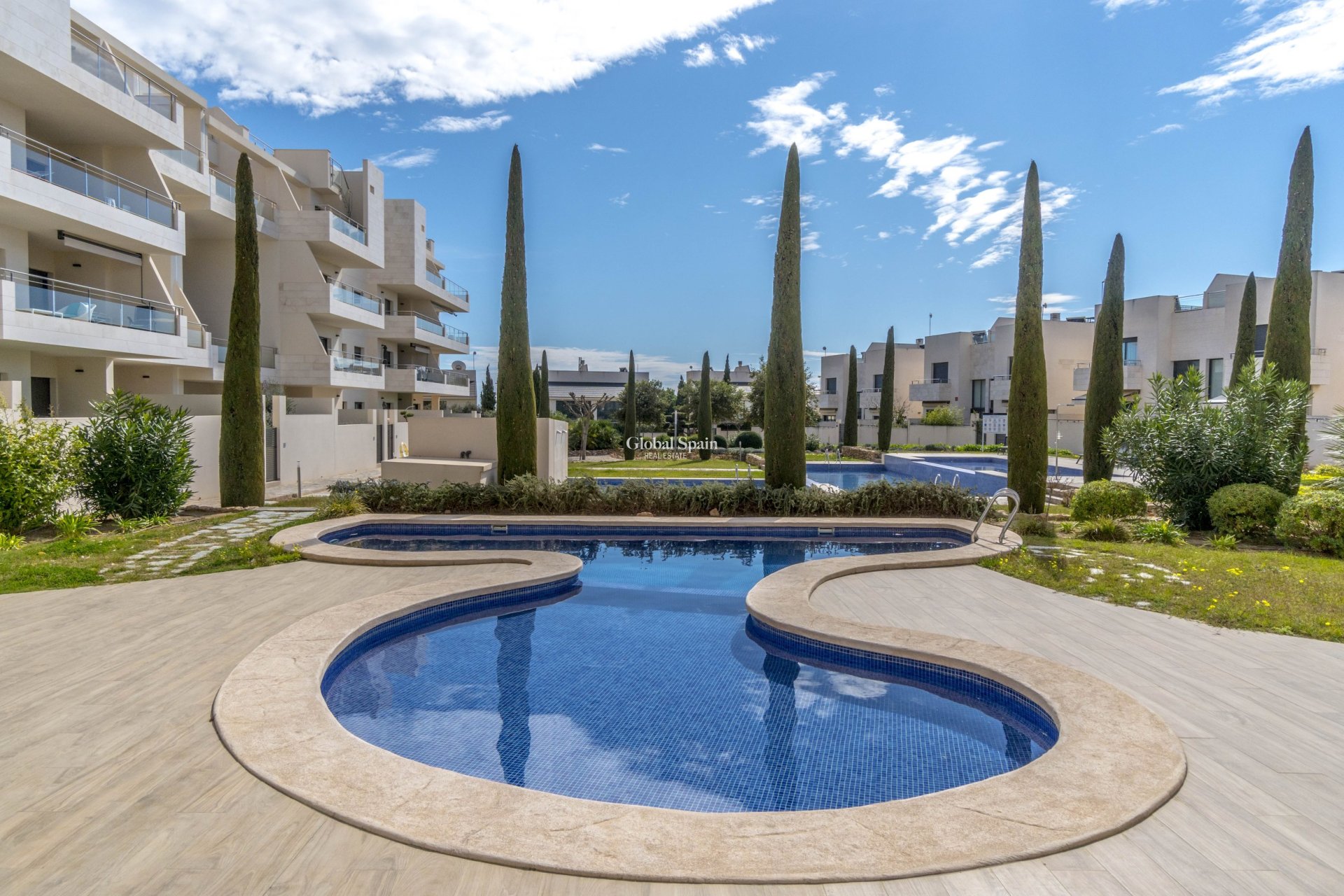 Revente - APPARTEMENT -
ORIHUELA - Inland