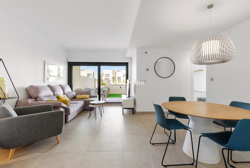 Revente - APPARTEMENT -
ORIHUELA - Inland
