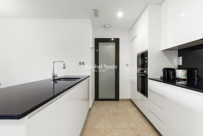 Revente - APPARTEMENT -
ORIHUELA - Inland