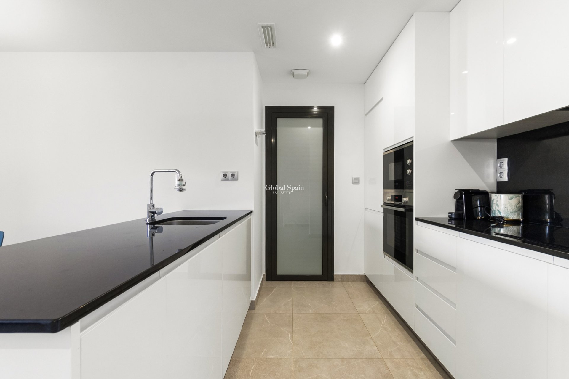 Revente - APPARTEMENT -
ORIHUELA - Inland