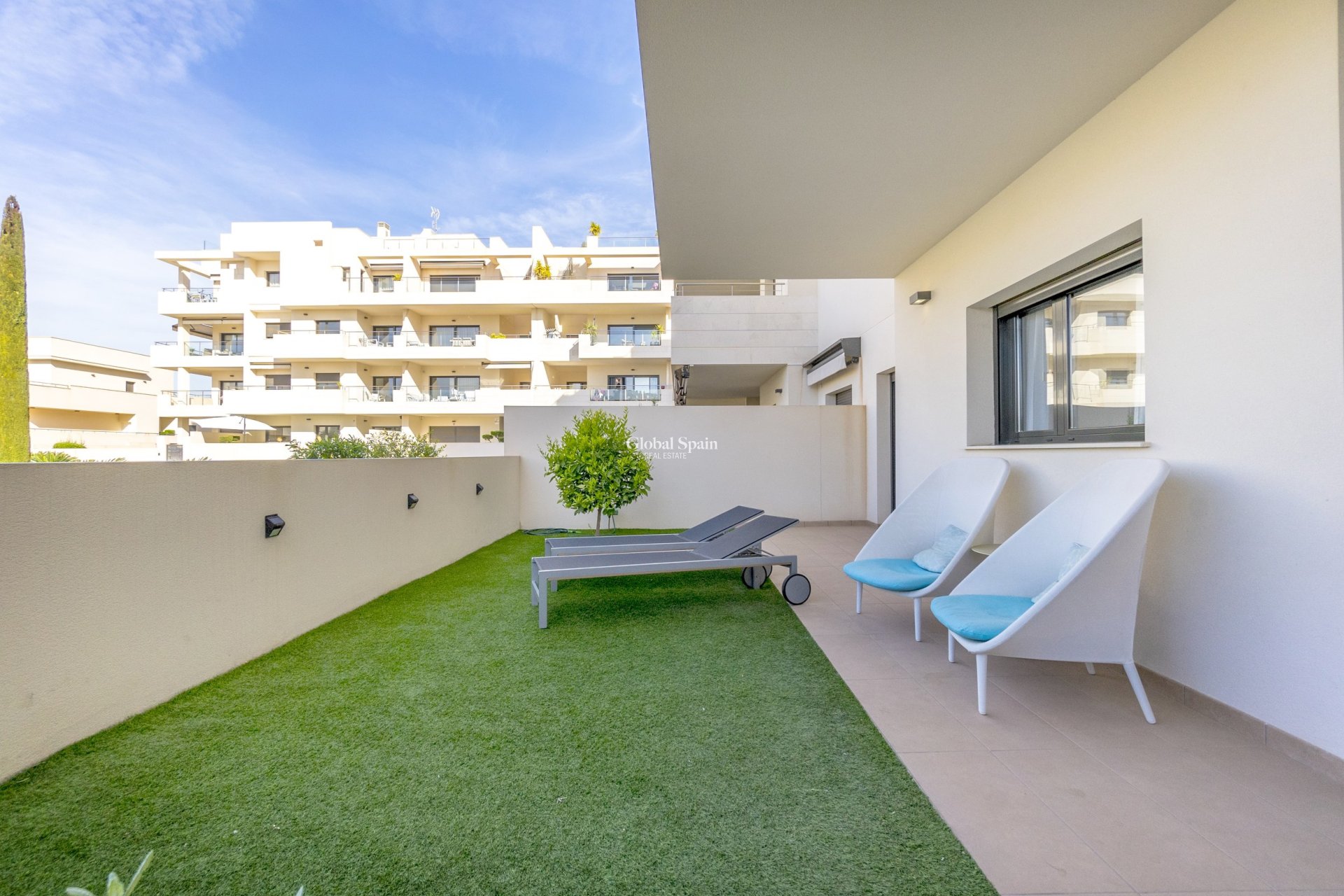 Revente - APPARTEMENT -
ORIHUELA - Inland