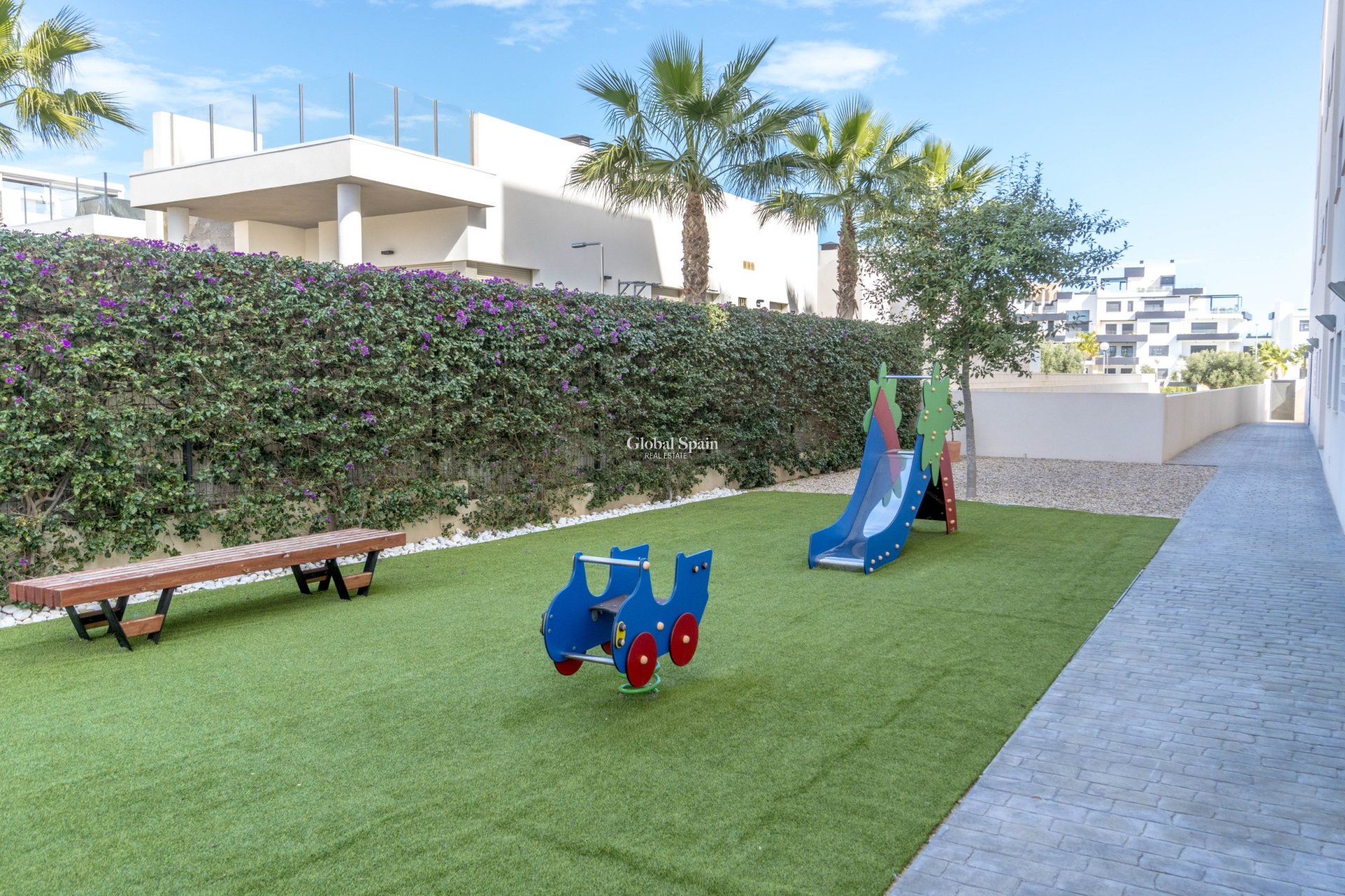 Revente - APPARTEMENT -
ORIHUELA - Inland