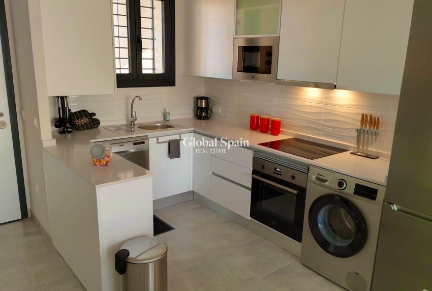 Revente - APPARTEMENT -
ORIHUELA - Inland