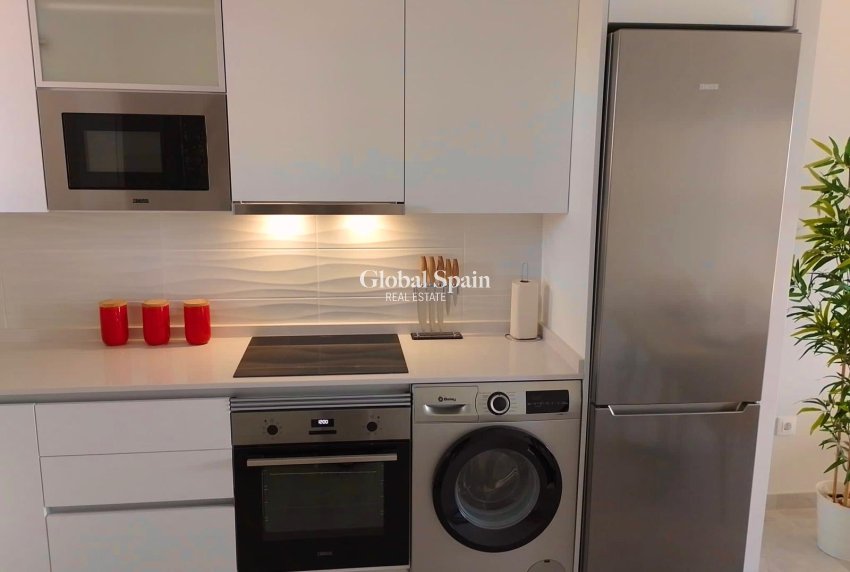 Revente - APPARTEMENT -
ORIHUELA - Inland