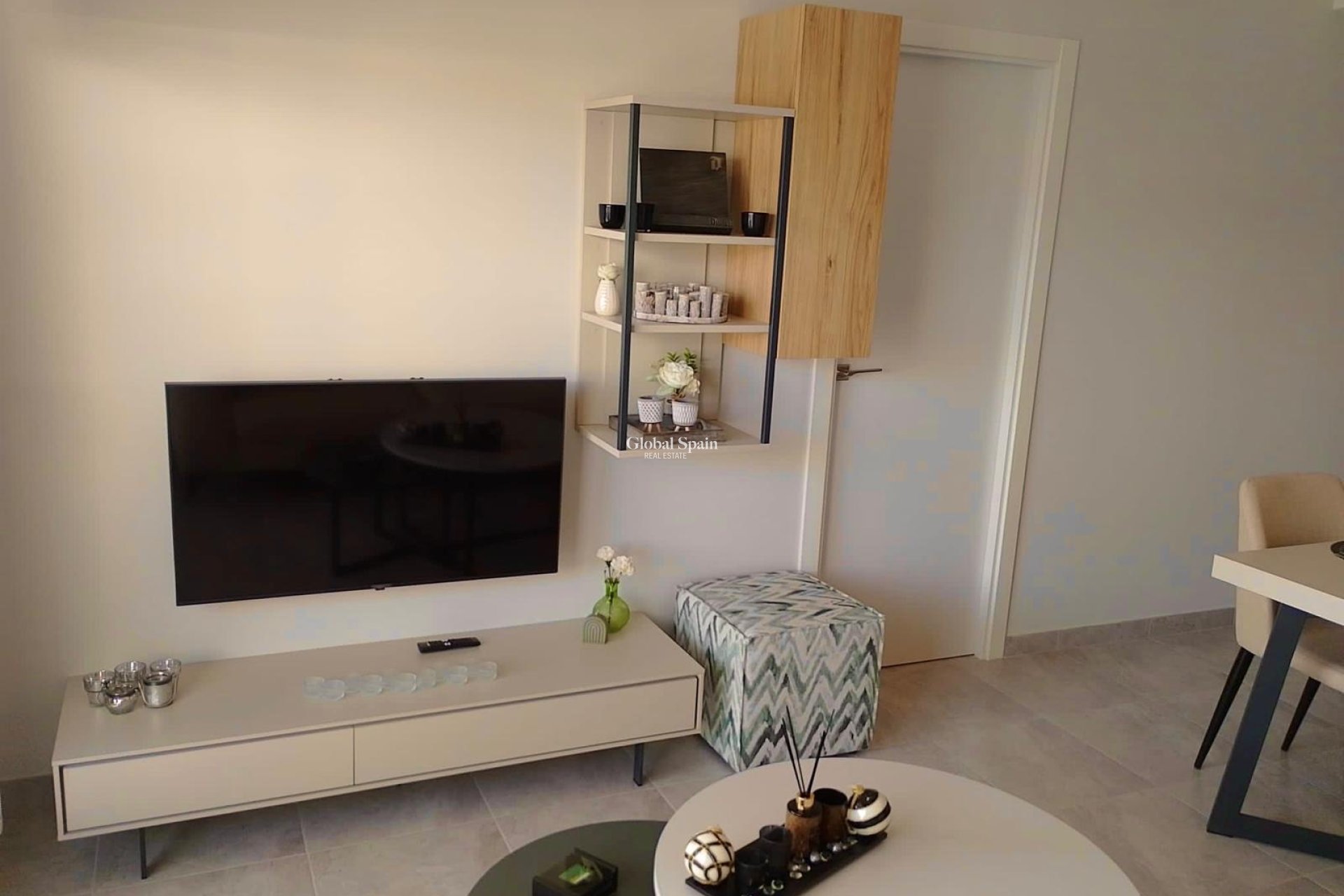 Revente - APPARTEMENT -
ORIHUELA - Inland