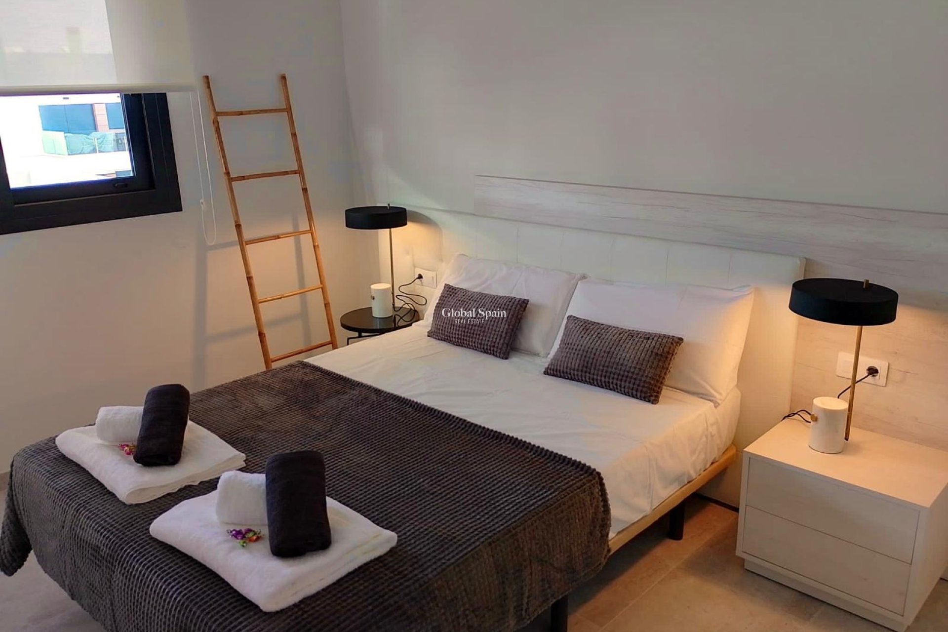 Revente - APPARTEMENT -
ORIHUELA - Inland