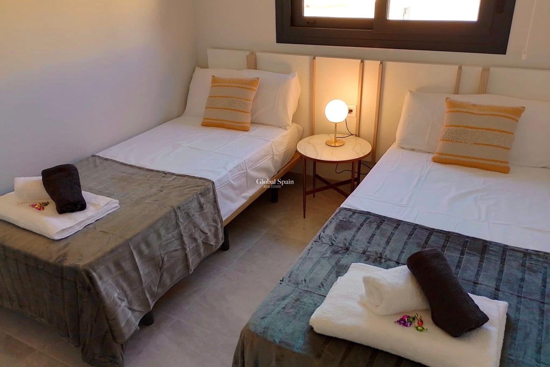 Revente - APPARTEMENT -
ORIHUELA - Inland