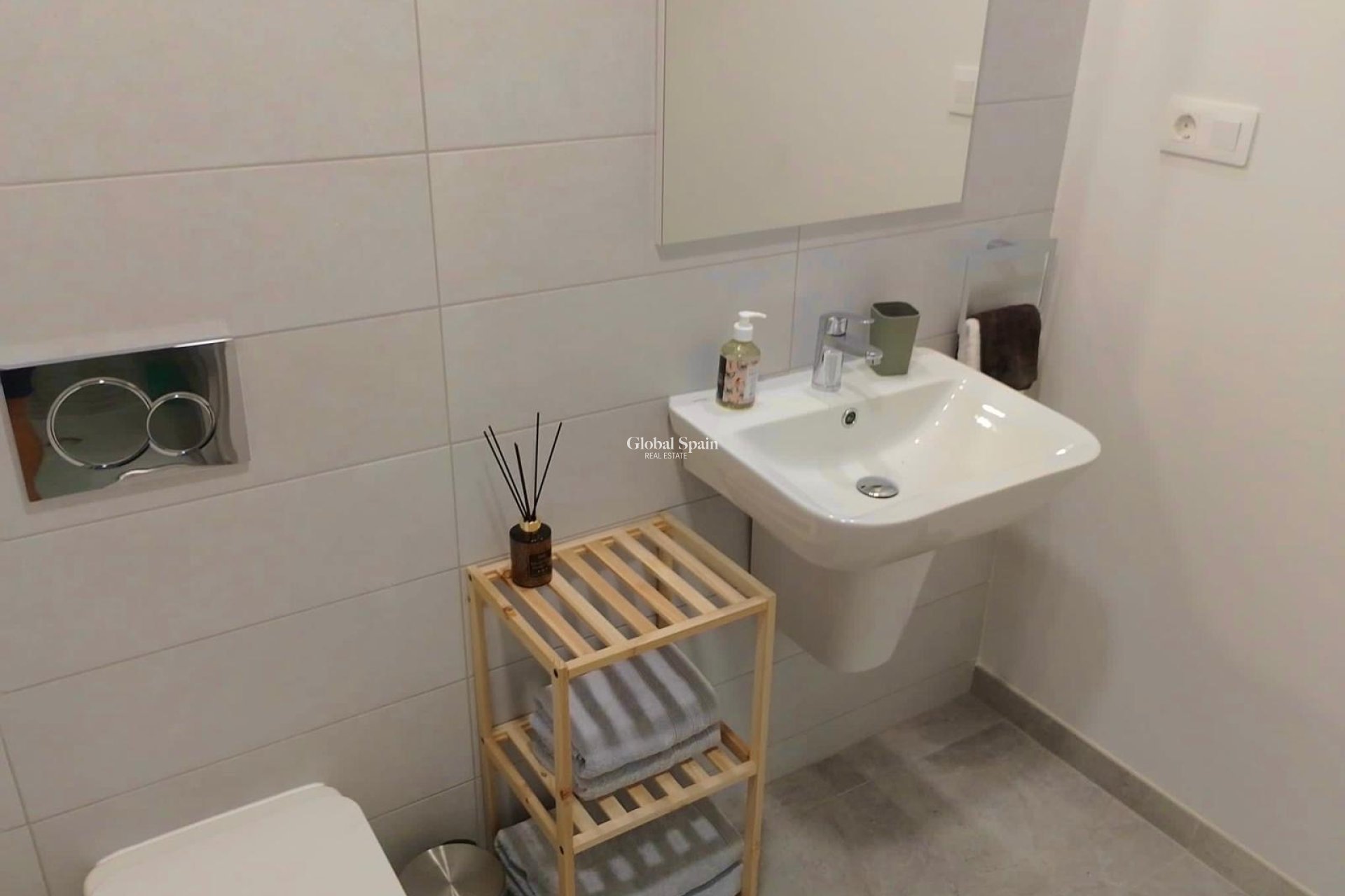 Revente - APPARTEMENT -
ORIHUELA - Inland