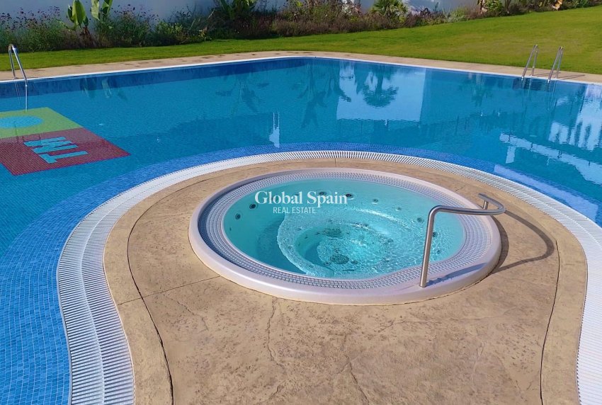 Revente - APPARTEMENT -
ORIHUELA - Inland