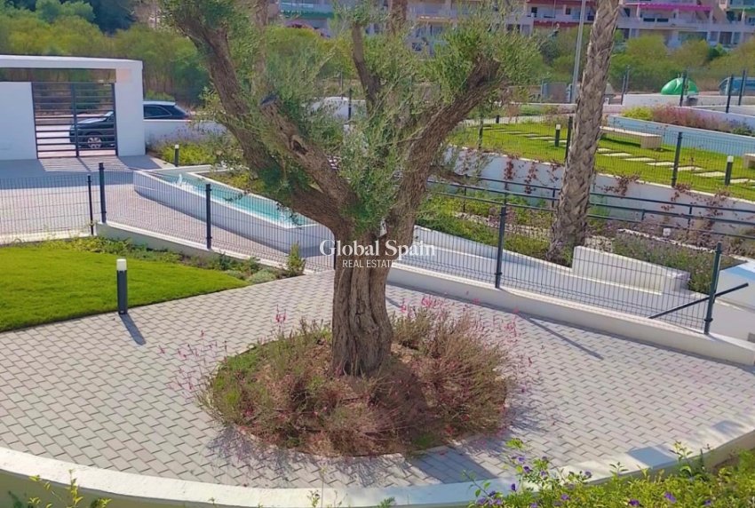 Revente - APPARTEMENT -
ORIHUELA - Inland