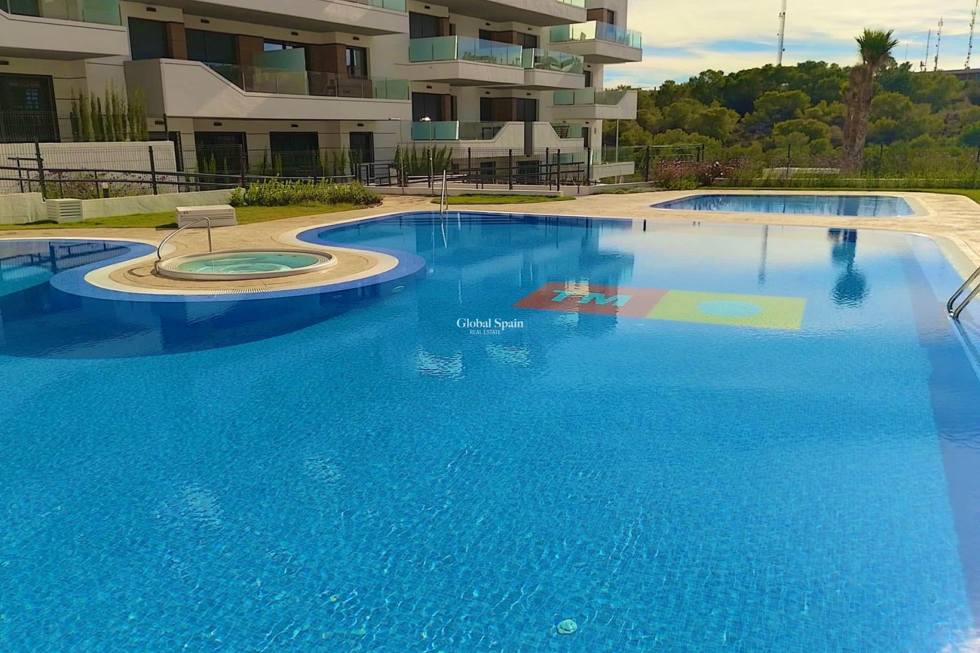 Revente - APPARTEMENT -
ORIHUELA - Inland
