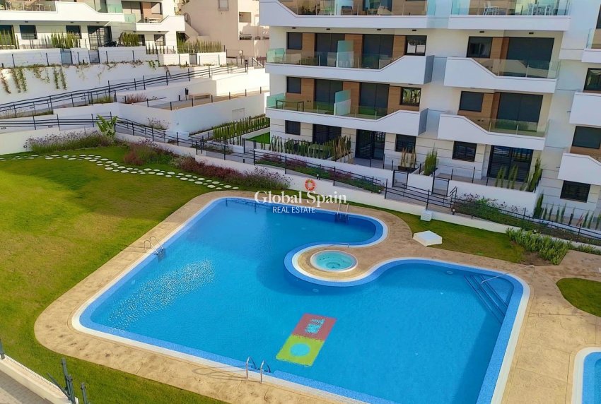 Revente - APPARTEMENT -
ORIHUELA - Inland