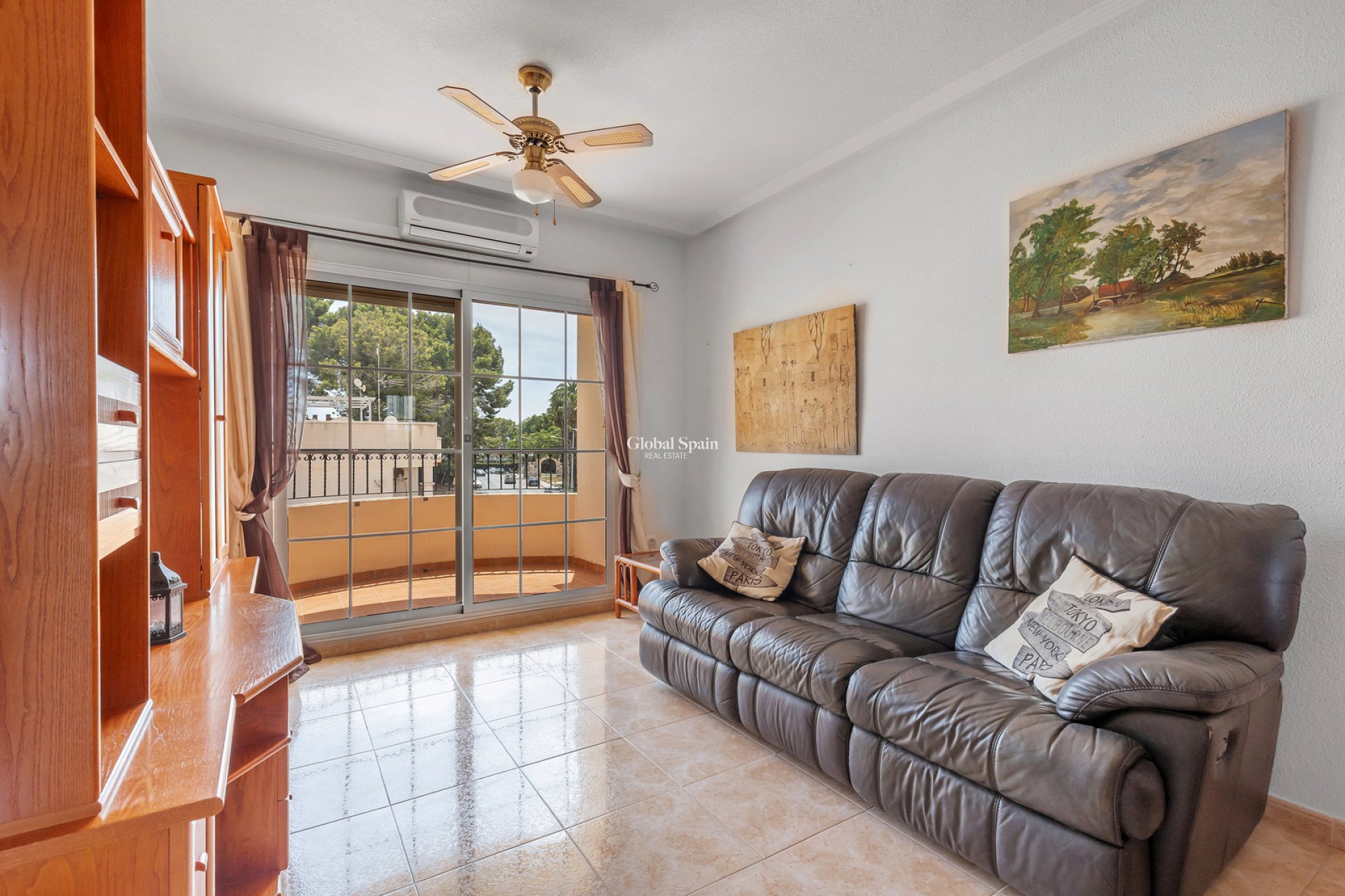 Revente - APPARTEMENT -
ORIHUELA - Inland