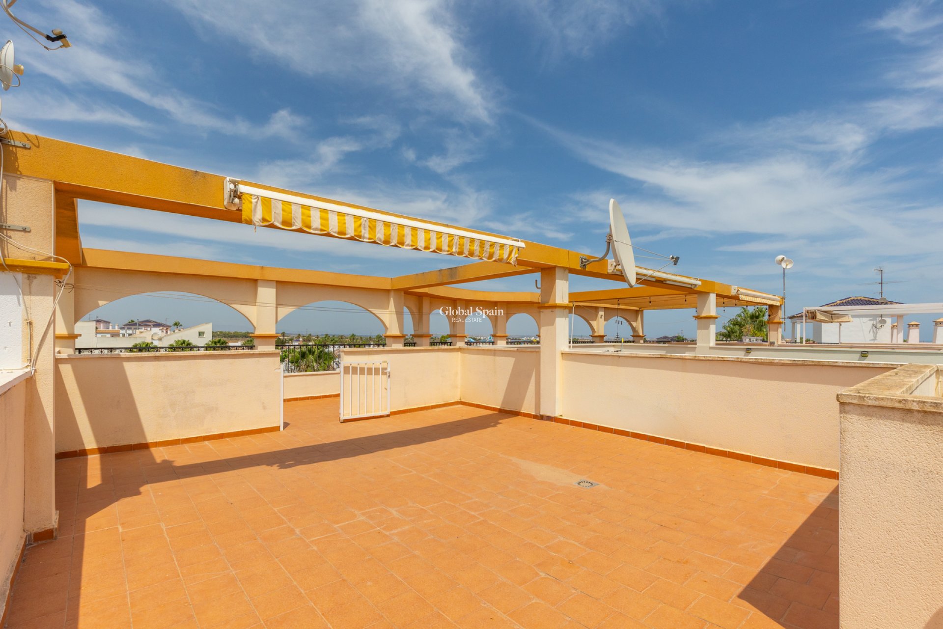Revente - APPARTEMENT -
ORIHUELA - Inland