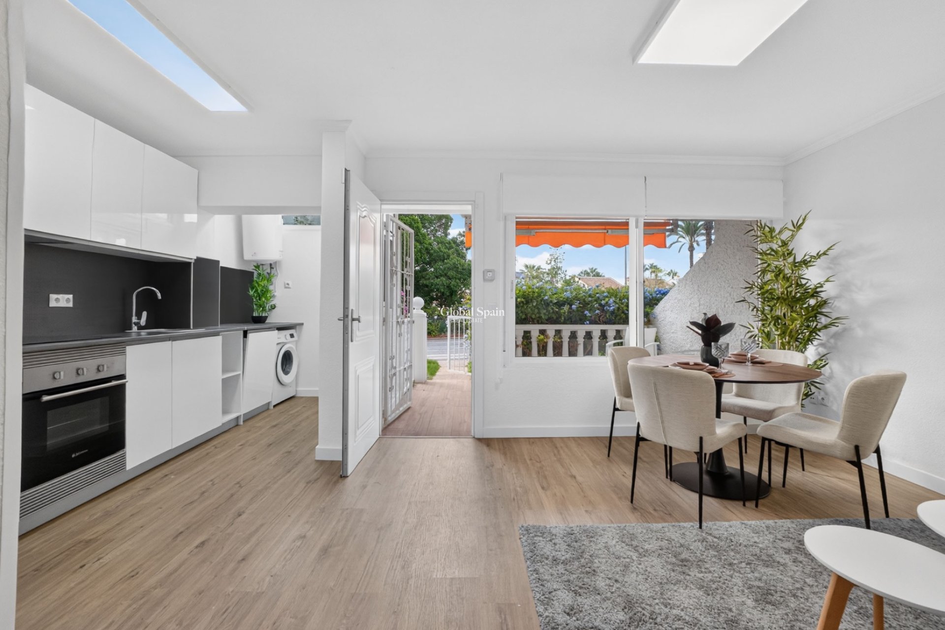 Revente - APPARTEMENT -
ORIHUELA - Inland