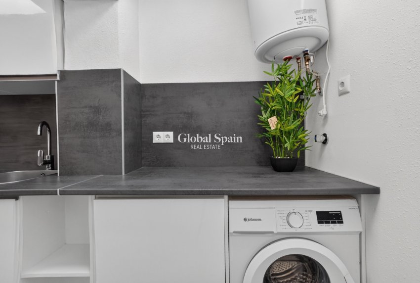 Revente - APPARTEMENT -
ORIHUELA - Inland