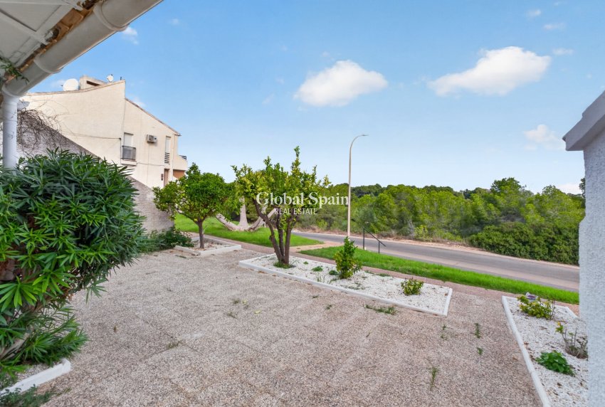 Revente - APPARTEMENT -
ORIHUELA - Inland
