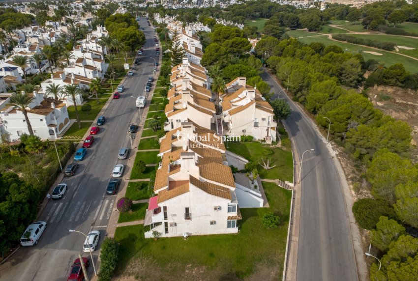 Revente - APPARTEMENT -
ORIHUELA - Inland